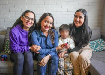 El comité consultivo de bienestar realiza las visitas domiciliarias para apoyar a mujeres vulnerables.