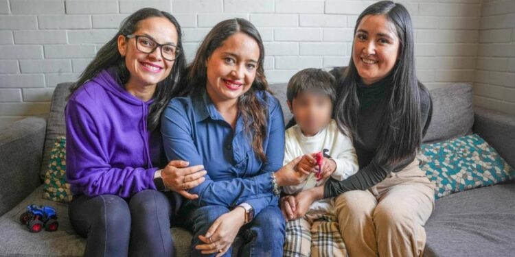 El comité consultivo de bienestar realiza las visitas domiciliarias para apoyar a mujeres vulnerables.