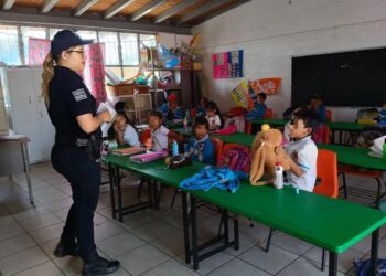 Seguridad Pública Municipal de Tequexquitla imparte pláticas de prevención en instituciones educativas.