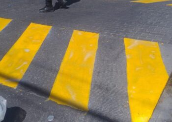 Ixtenco refuerza la seguridad vial con nueva señalización urbana.
