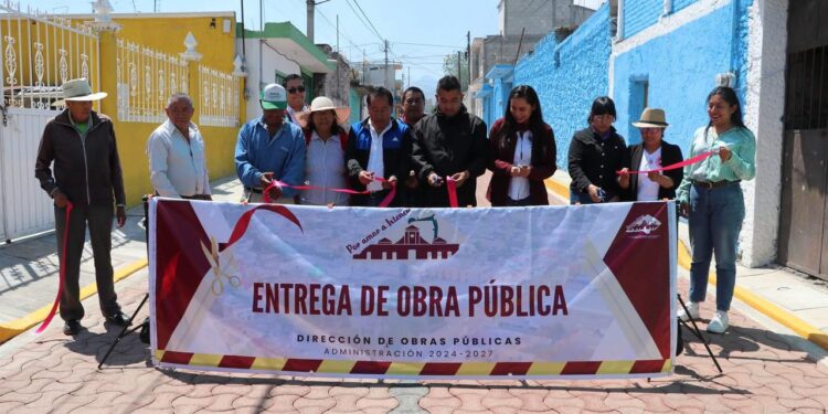 Entrega Presidenta de Ixtenco Miriam Aline Lazo Caballero obra de rehabilitación de pavimento en la Calle 6 Oriente.