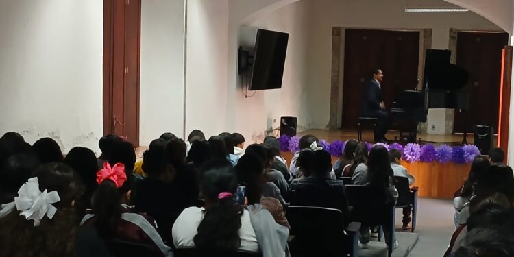 Participan Alumnos de la Escuela Secundaria Técnica 44 en Concierto de Piano llevado a cabo en Centro Cultural Huamantla.