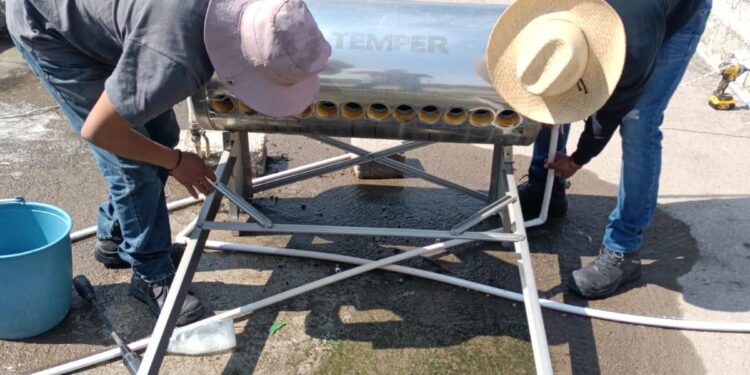 Concluye en Ixtenco Programa de Mantenimiento de Calentadores Solares con subsidio del 50 por ciento.