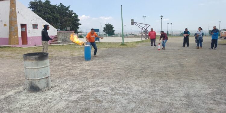Fortalece Gobierno de Ixtenco la Cultura de la Prevención a través de Curso de Manejo de Fuego y Uso de Extintores.