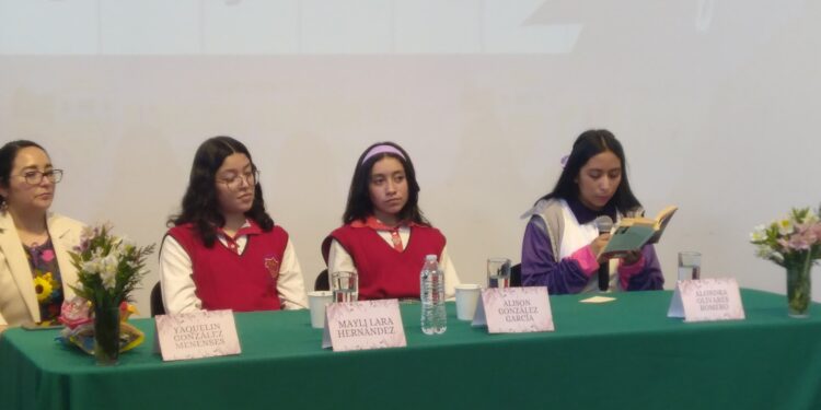 Lleva a cabo Ayuntamiento de Huamantla Mesa de Lectura “Mujer de Ojos Grandes”.