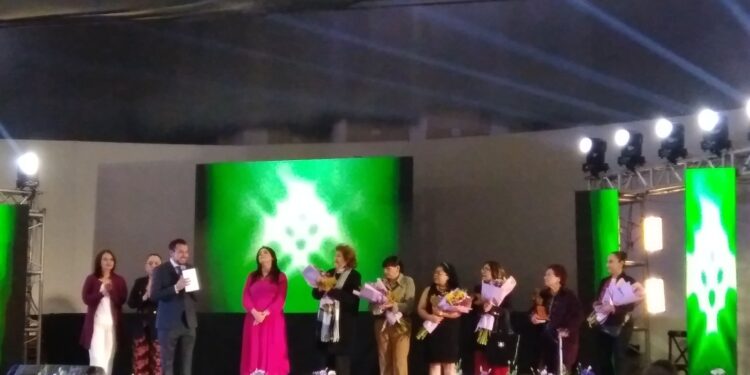 Entrega Ayuntamiento de Huamantla Premio Paulina Maraver en la Conmemoración del Día Internacional de la Mujer.