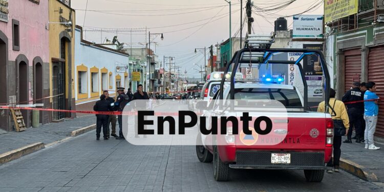 Tras una hora de solicitar ambulancia pierde la vida hombre en la vía pública en Huamantla.