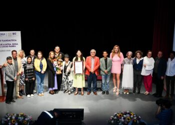 Reconocen legado de la maestra Rosa María Lucio Parra a Tlaxcala