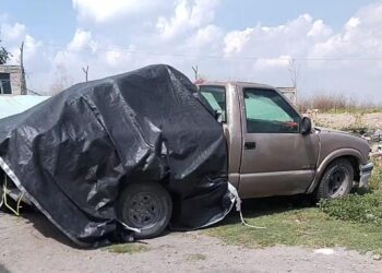 Sujetos armados roban camioneta de comerciantes entre Puebla y Tlaxcala.