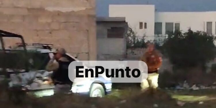 Policías de Huamantla chocan patrulla contra vivienda.