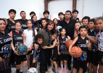 Inaugura Gobernadora de Tlaxcala polideportico en Lázaro Cárdenas.