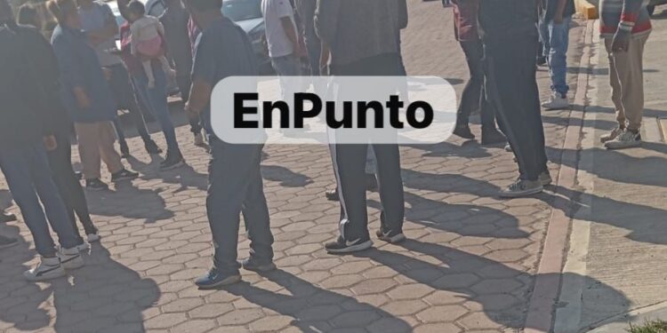 Tras riña en Xaloztoc, pretenden tomar instalaciones de la Policía Municipal.