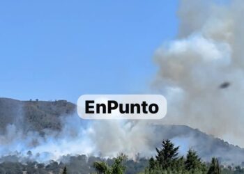 Mega incendio consume el cerro del Quimicho, en Tocatlán.