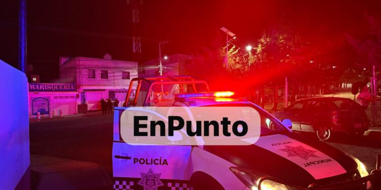 Detiene policía de Huamantla a sujeto tras supuestamente golpear a una mujer en la vía pública.
