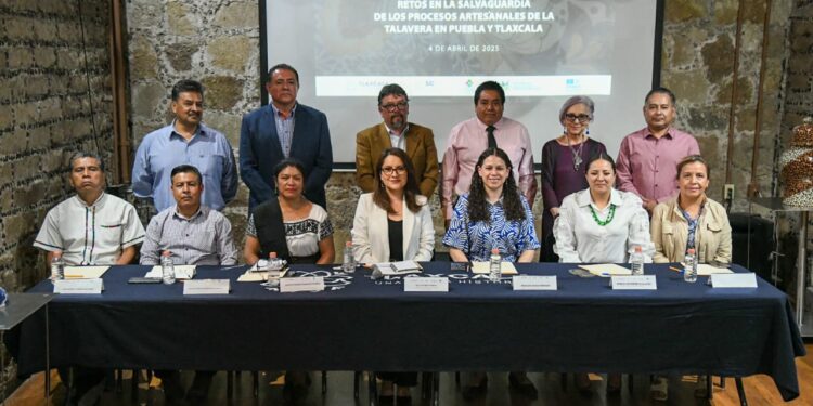 Presenta SC conversatorio sobre los retos en la salvaguardia de los procesos artesanales de la talavera