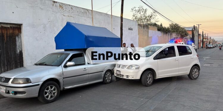 Jóvenes en estado de ebriedad chocan contra camioneta en Huamantla.
