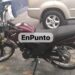 Roban motocicleta del estacionamiento de supermercado en Huamantla.