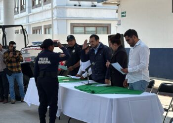 Entregan incentivos económicos a policías de Huamantla.