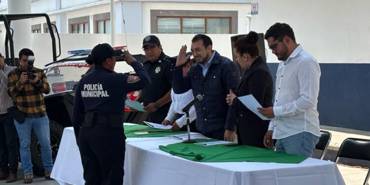 Entregan incentivos económicos a policías de Huamantla.