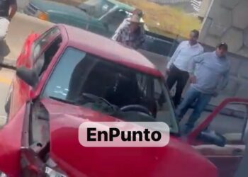 Choque en la entrada de Huamantla deja daños materiales.