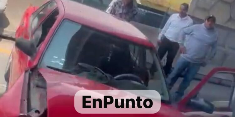 Choque en la entrada de Huamantla deja daños materiales.