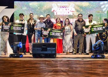 Entre Porras, aplausos y mucha emoción, Gobierno de Huamantla premia a sus nuevas voces