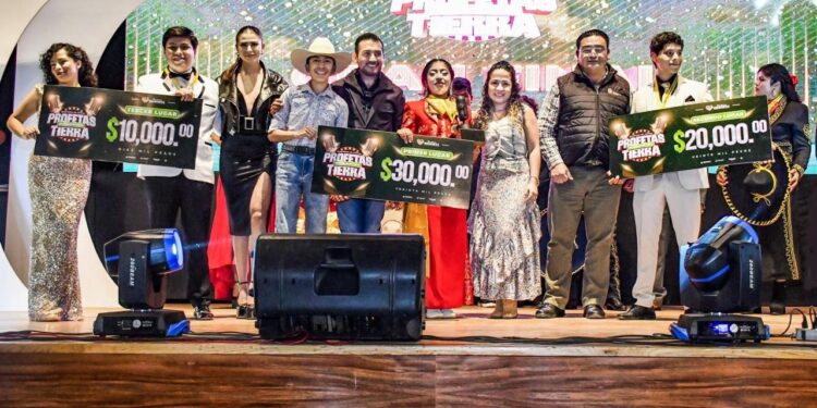 Entre Porras, aplausos y mucha emoción, Gobierno de Huamantla premia a sus nuevas voces