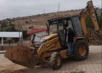 Roban retroexcavadora y “desaparece” operador en Xaloztoc.