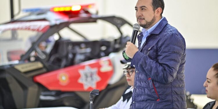 RECONOCE EL PRESIDENTE SALVADOR SANTOS CEDILLO COMPROMISO DE POLICÍAS DE HUAMANTLA CON LA ENTREGA DE ESTÍMULOS ECONÓMICOS