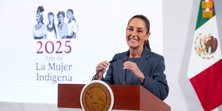 Inicia red nacional de tejedoras de la patria con el objetivo de que las mujeres nos protejamos entre todas: presidenta Claudia Sheinbaum.