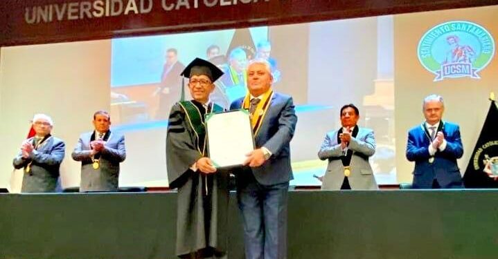 Recibe Rector de la UAT el grado Doctor Honoris Causa en Perú