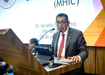 Presenta Rector modelo educativo de la UATx en la UCSM de Arequipa, Perú