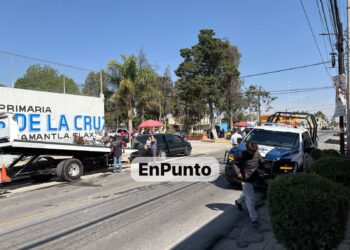 Choque entre dos unidades en Huamantla deja solo daños materiales.