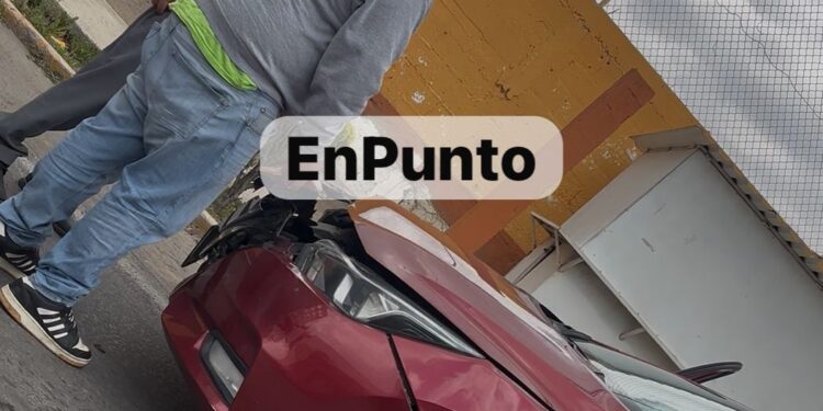 Impactan dos unidades en la carretera Zaragoza- Huamantla.