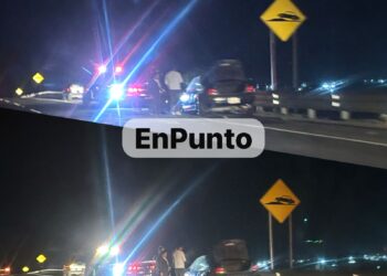 Atienden elementos conato incendio a un vehículo en Huamantla.