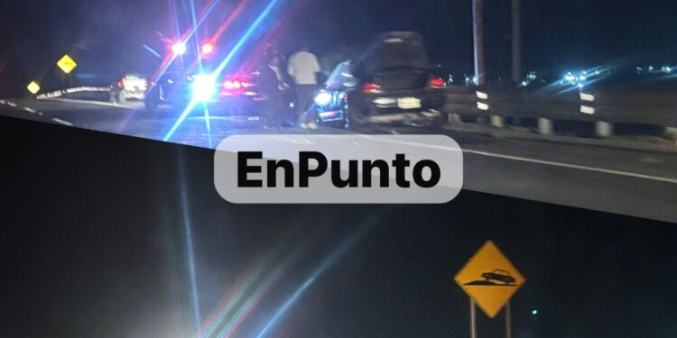 Atienden elementos conato incendio a un vehículo en Huamantla.