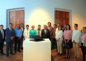 Visita Rector de la UATx exposición del escultor Jesús Mayagoitia en el MAT