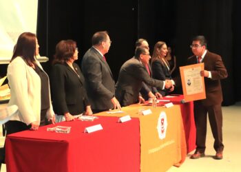 Concluye segunda jornada de entrega de títulos profesionales a egresados de la UATx