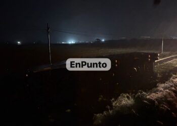 Vuelca tractocamión sobre la carretera Huamantla – Benito Juárez.