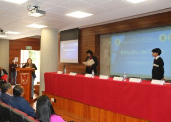 Estudiantes de Cipol UATx entregan resultados de encuesta de percepción de servicios públicos