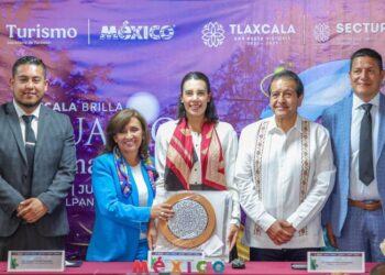 Presenta gobernadora en CDMX la temporada de avistamiento de luciérnagas en los municipios de Nanacamilpa y Calpulalpan