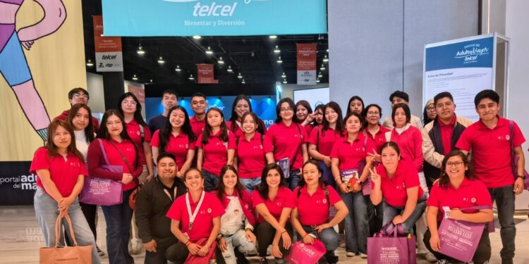 Estudiantes de Gerontología Social UATx refuerzan conocimiento y práctica en Festival del Adulto Mayor