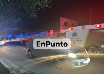 Presuntos integrantes de un anexo abandona cuerpo sin vida frente a su domicilio en Zaragoza, Huamantla. 