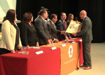 Concluye segunda jornada de entrega de títulos profesionales a egresados de la UATx
