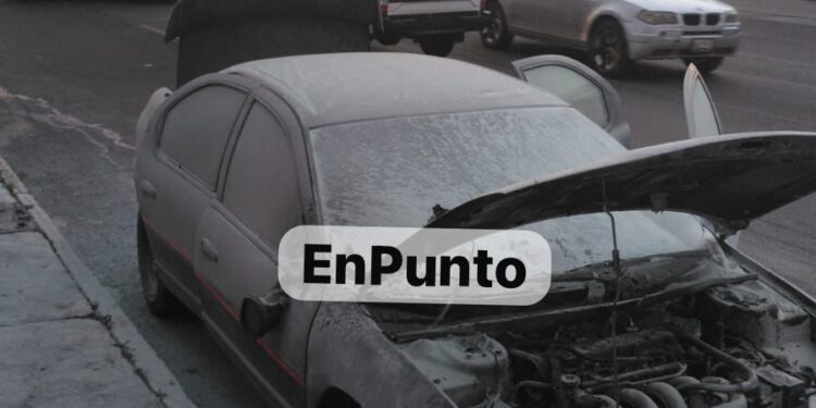 Se incendia vehículo en Xaloztoc; se desconocen las causas.