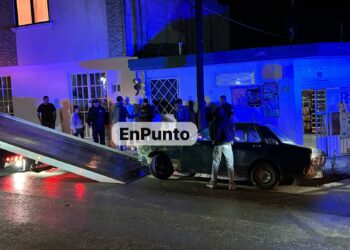 Conductor choca su vehículo en Huamantla.