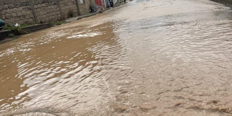 Activan autoridades protocolos de atención ante fuerte lluvia en Huamantla.
