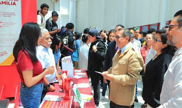 Inaugura Rector de la UATx Quinta feria profesiográfica.