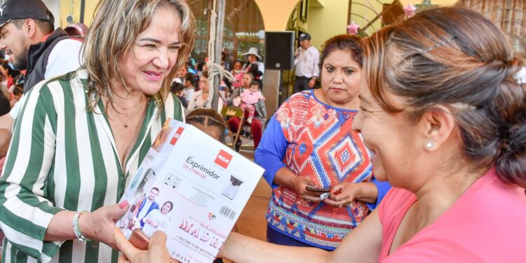 CARAVANA DE REGALOS DEL GOBIERNO DE HUAMANTLA LLEVÓ ALEGRÍA A LAS MADRES DE 12 COMUNIDADES