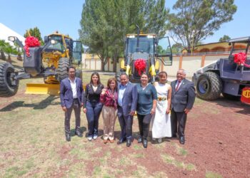 Presencia gobernadora entrega de maquinaria de construcción para obra hídrica de Apizaco